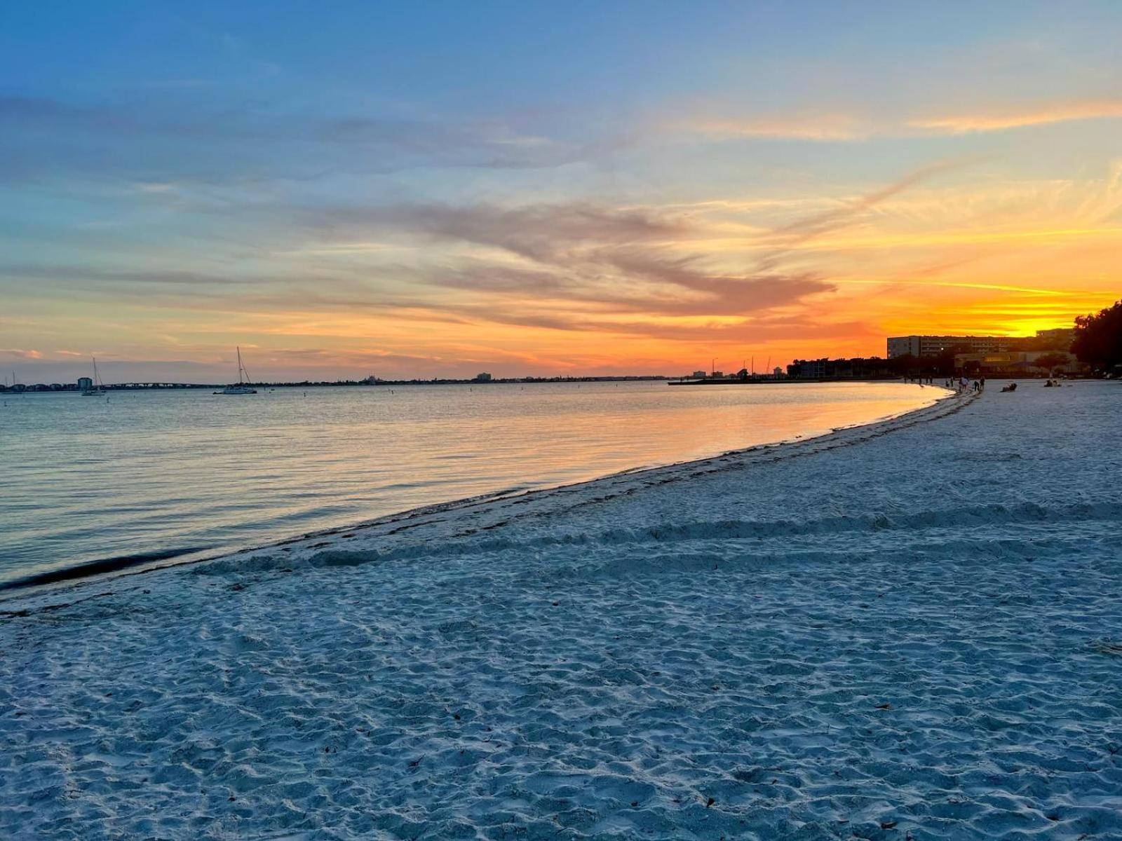 Lovely Vacation Home 1 Block From Beach & Downtown Gulfport St. Petersburg Exterior foto